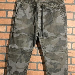 Mens hyper denim dark camo twill pants size medium zippered leg opening